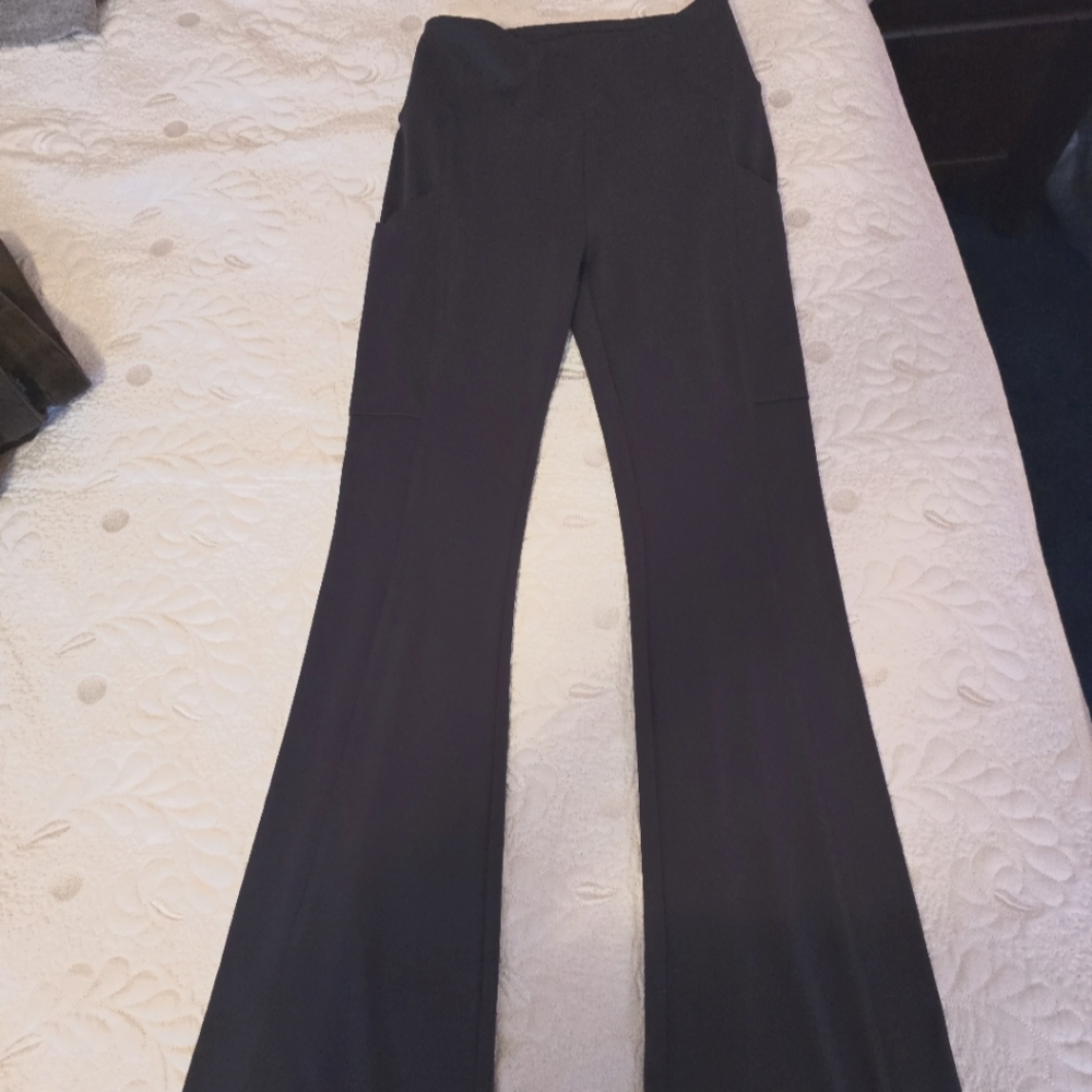 Lou & Grey Women's yoga pants